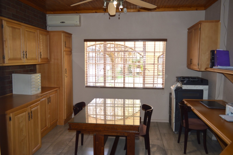 5 Bedroom Property for Sale in Wilkoppies North West